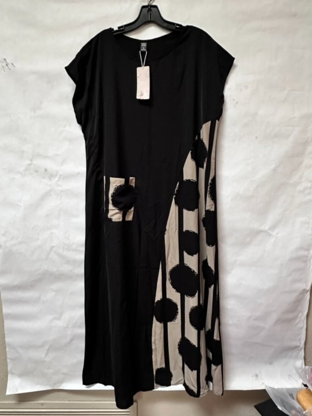 Emery Rose Maxi Dress NWT African Abstract Black Brown Short Sleeve Gown - Picture 6 of 8